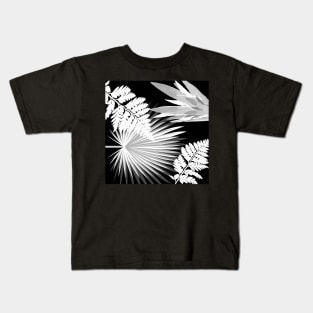 PALMS AND FERNS IN BLACK AND WHITE TROPICAL PATTERN Kids T-Shirt